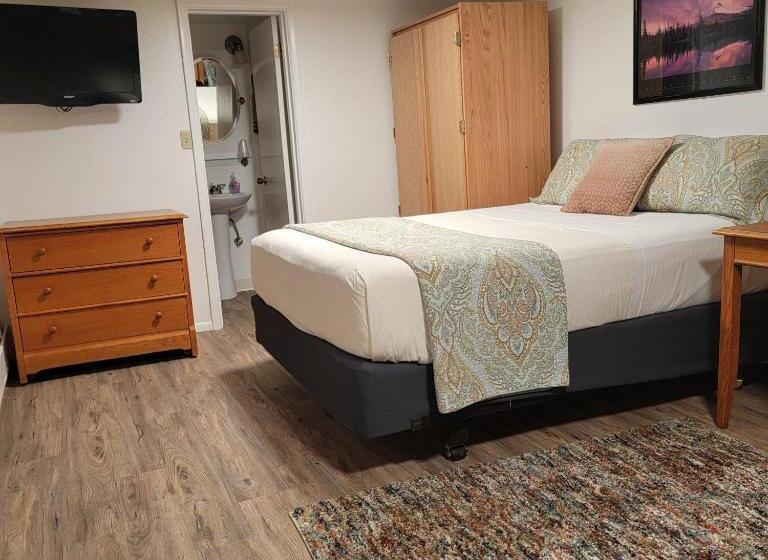 فندق Alaska Country Inn