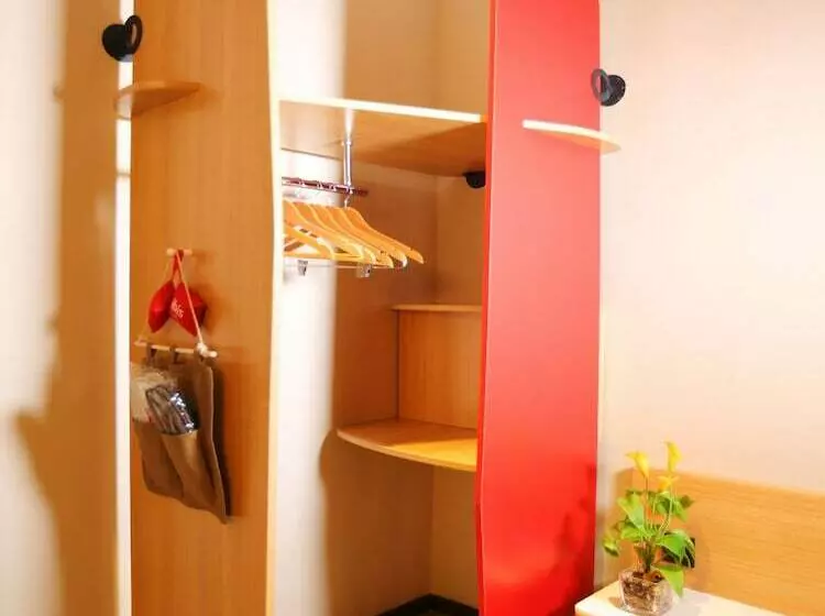 Hotelli Ibis Haikou Injoy Plaza