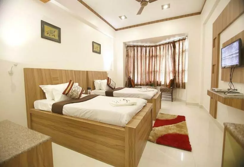 ホテル Sheetal Regency,near Janambhumi