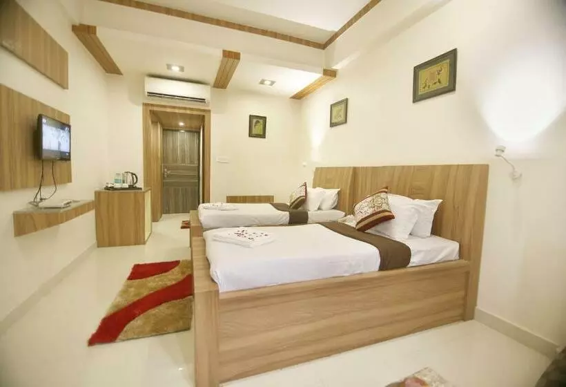 ホテル Sheetal Regency,near Janambhumi