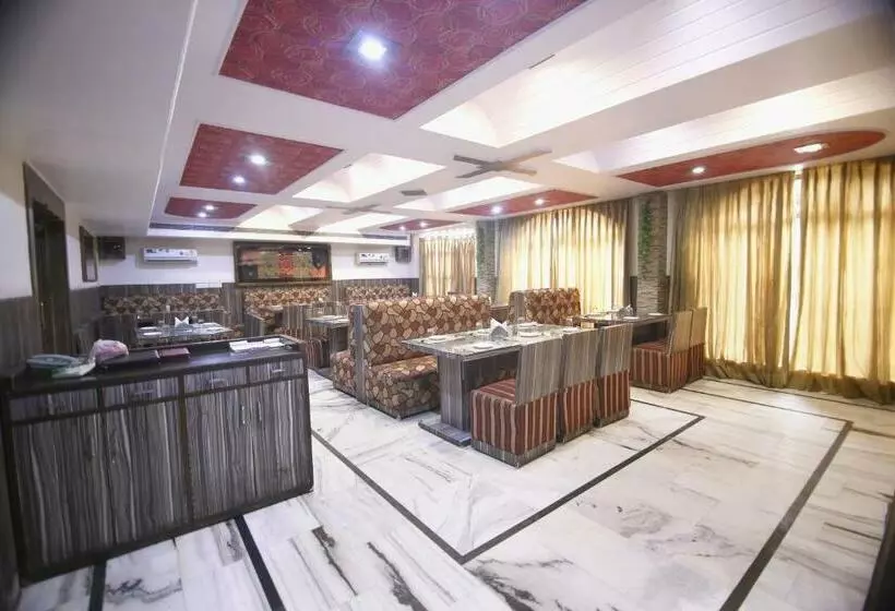 ホテル Sheetal Regency,near Janambhumi