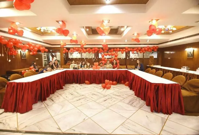 ホテル Sheetal Regency,near Janambhumi