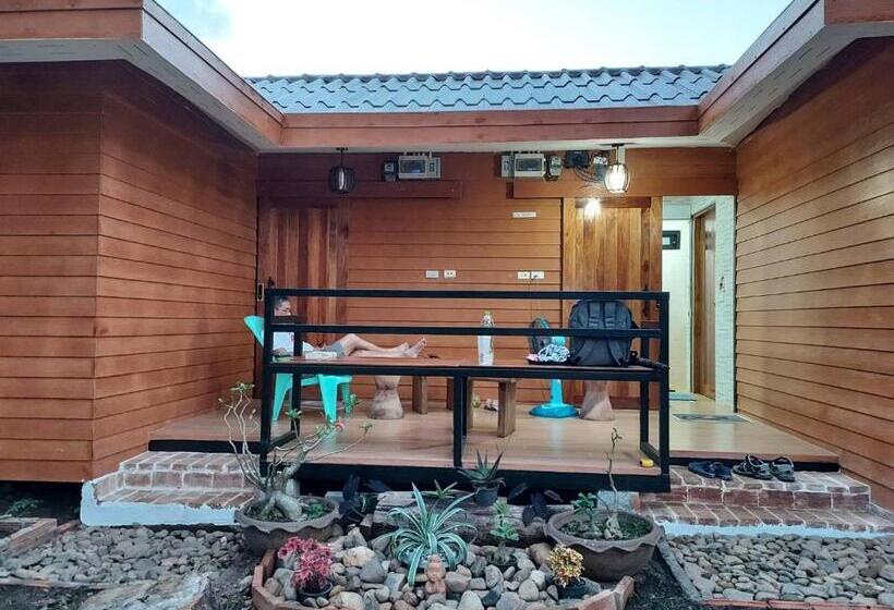 פנסיון T&p At Pai