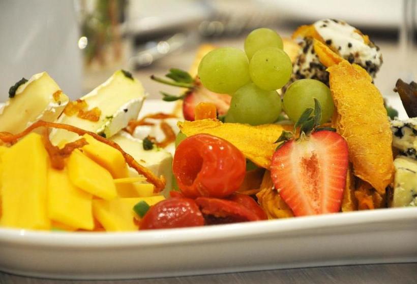 בית מלון כפרי 40 On Burg