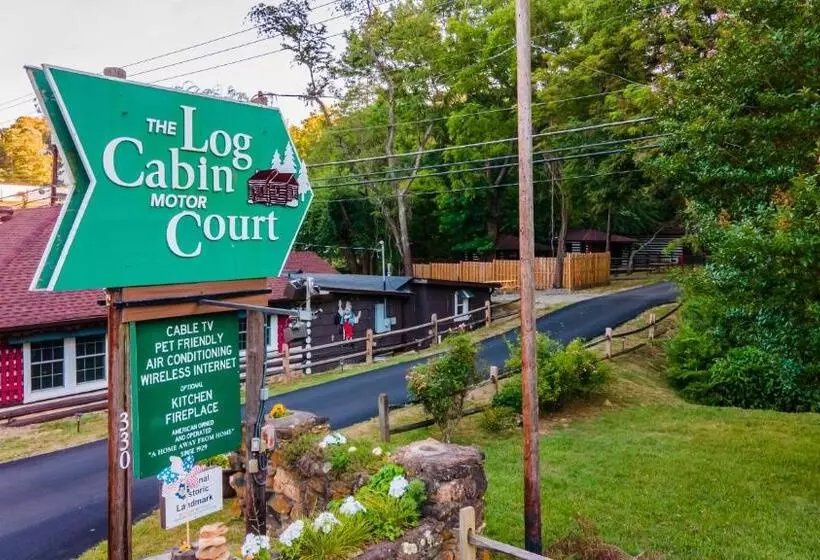 هتل Log Cabin Motor Court