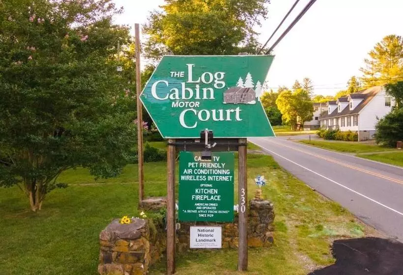 هتل Log Cabin Motor Court