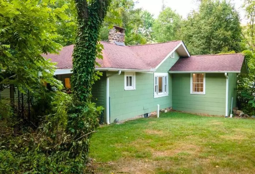 هتل Log Cabin Motor Court
