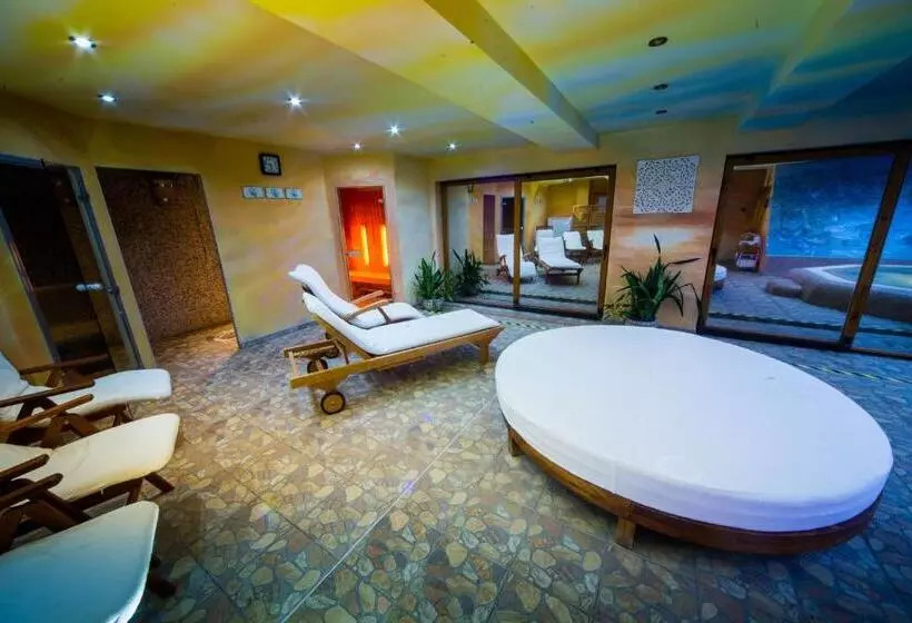 Lomakeskus Chalets Ceder 1