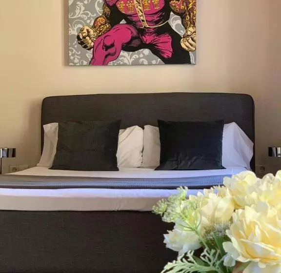 هتل Reina Rooms