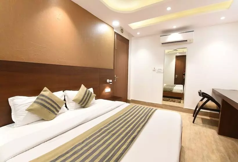 OYO 5383 Hotel Under Bridge Inn