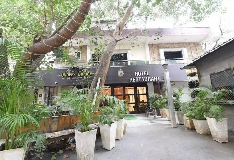 OYO 5383 Hotel Under Bridge Inn