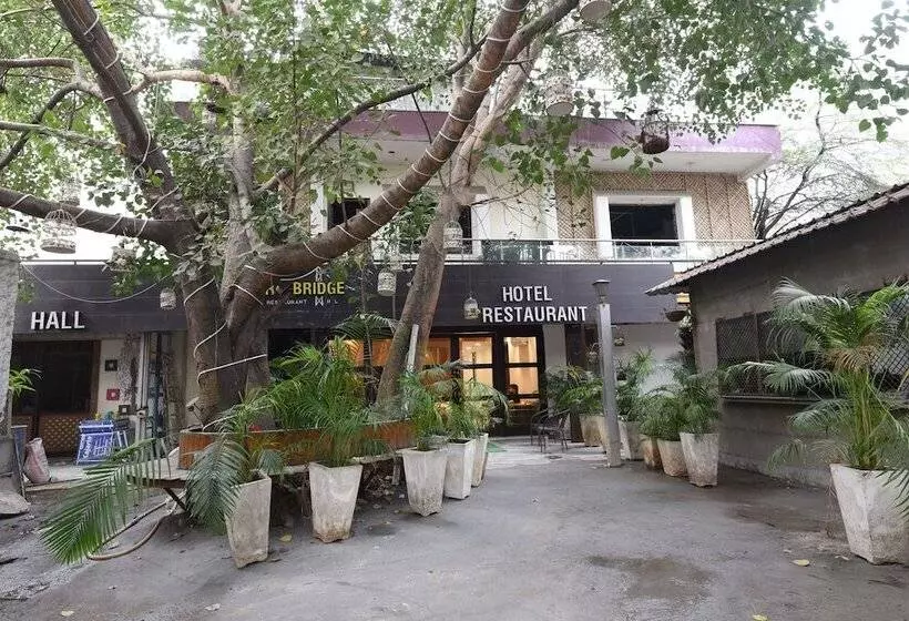 OYO 5383 Hotel Under Bridge Inn