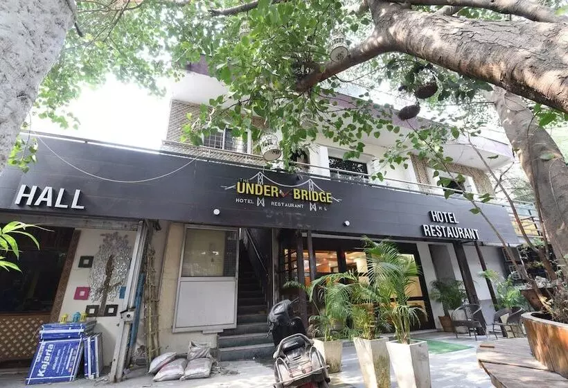 OYO 5383 Hotel Under Bridge Inn