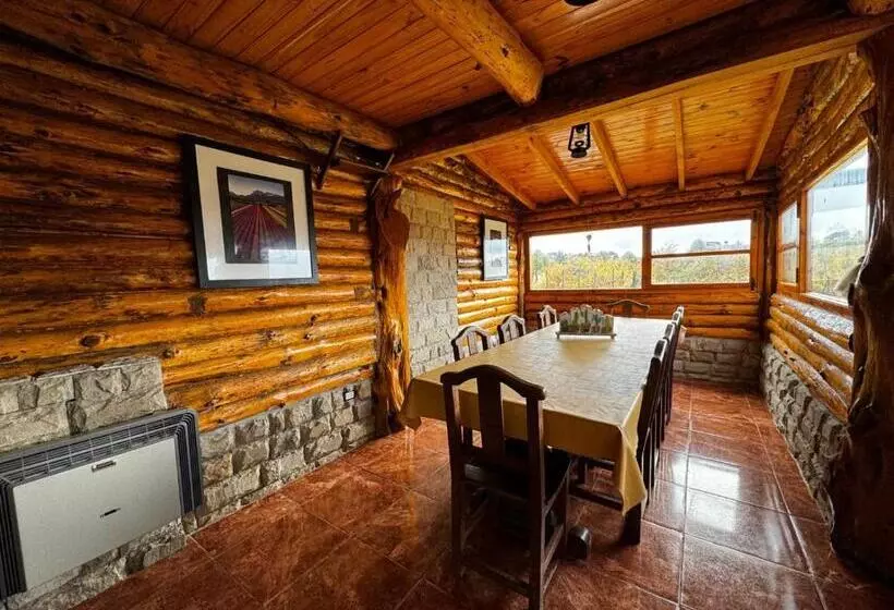 Retkeilymaja Hostería La Portada