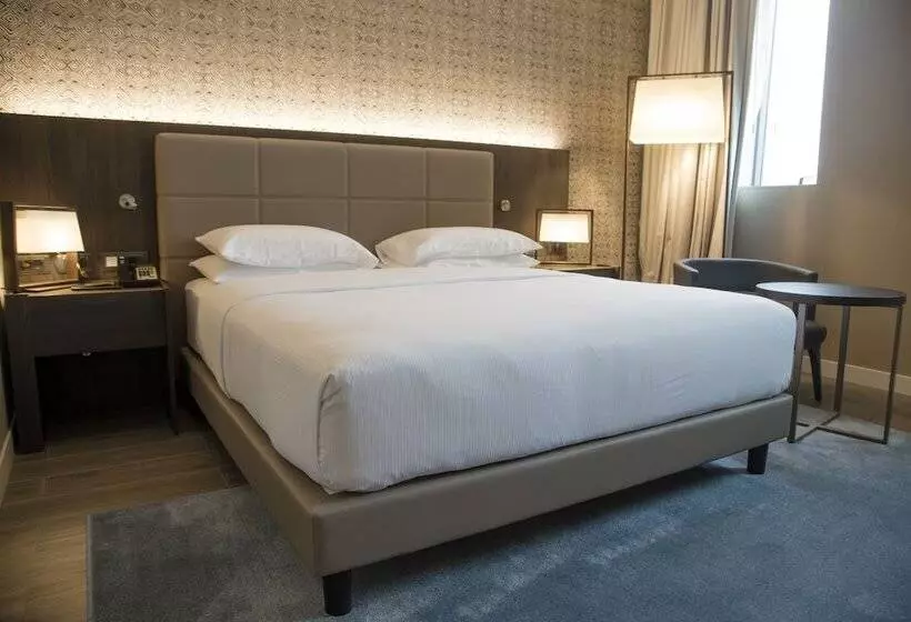 هتل Doubletree By Hilton Pointenoire