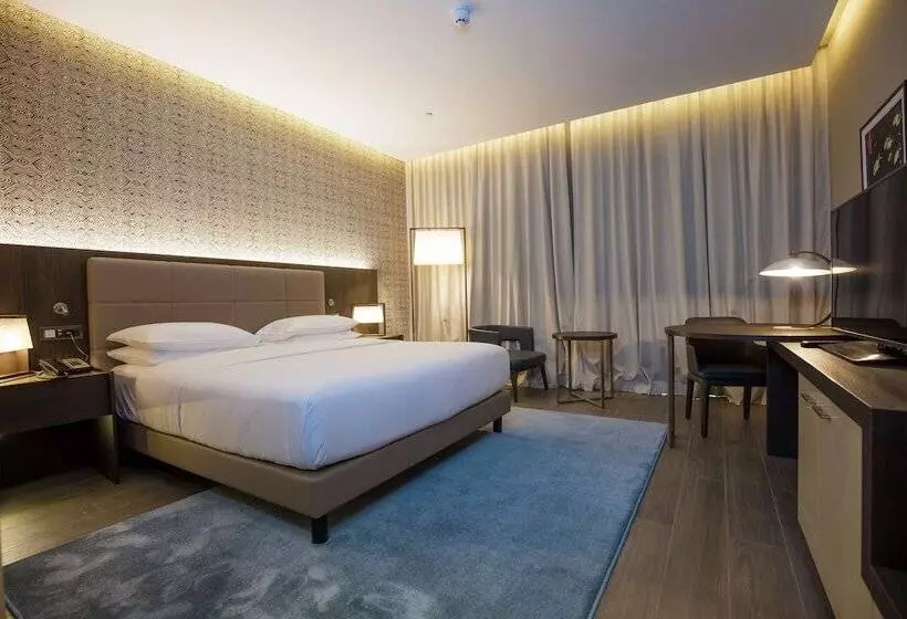 هتل Doubletree By Hilton Pointenoire