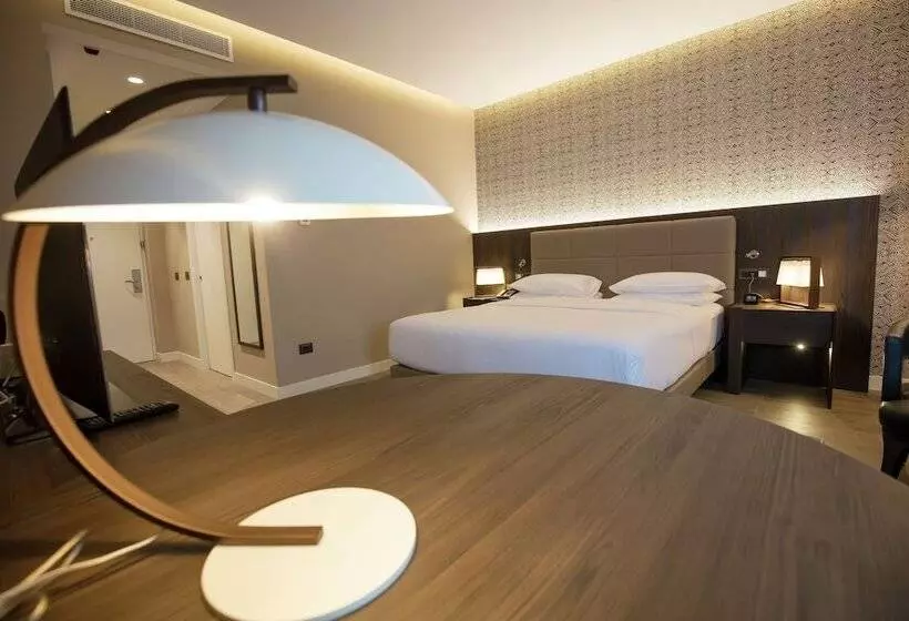 هتل Doubletree By Hilton Pointenoire