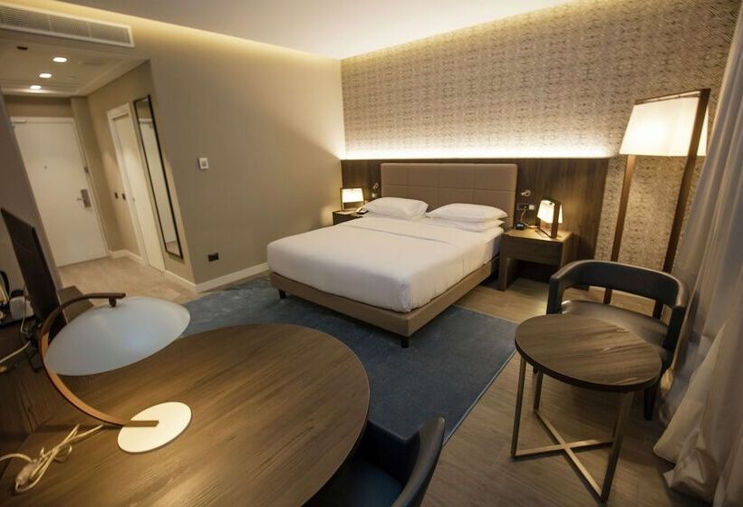 Hotell Doubletree By Hilton Pointenoire