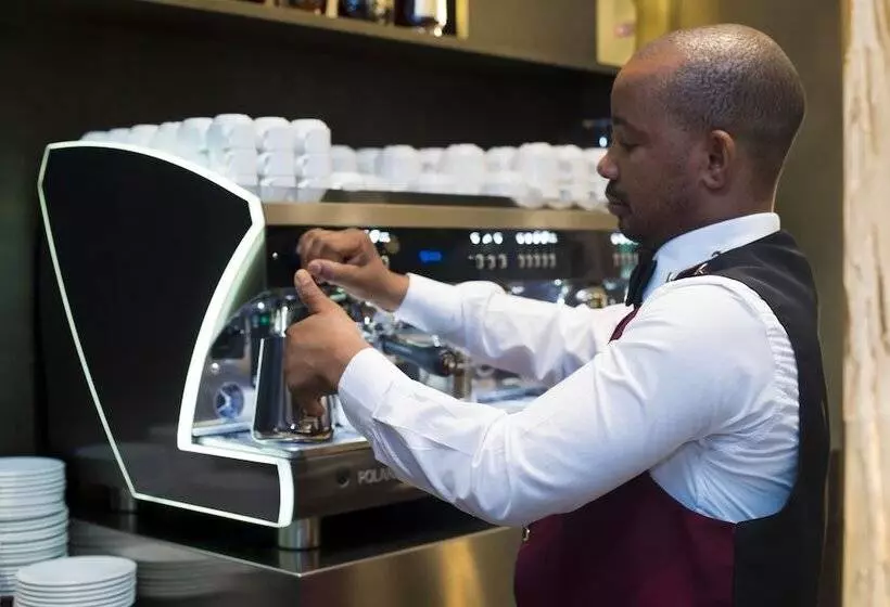 هتل Doubletree By Hilton Pointenoire