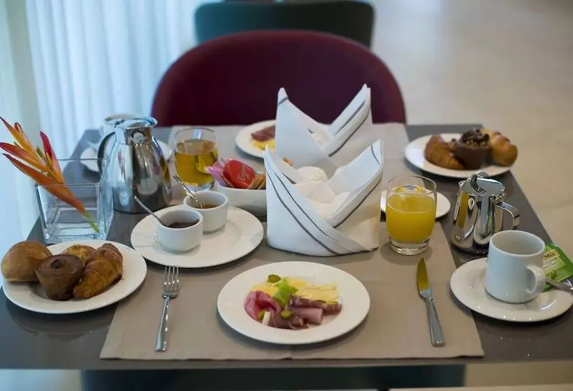 هتل Doubletree By Hilton Pointenoire