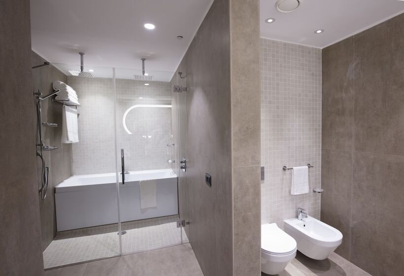 Hotell Doubletree By Hilton Pointenoire