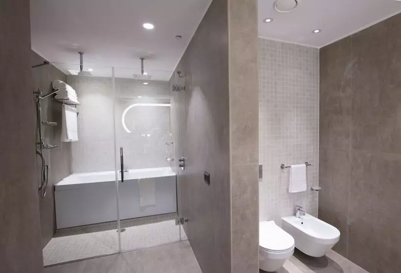 هتل Doubletree By Hilton Pointenoire