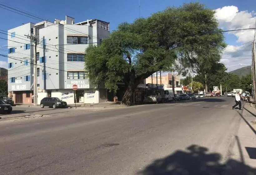 هتل Hostal Del Milagro