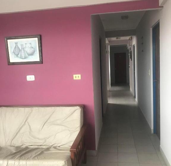 هتل Hostal Del Milagro