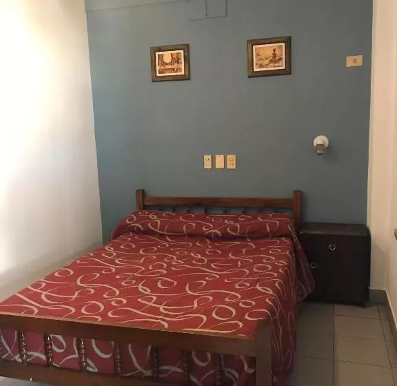 هتل Hostal Del Milagro