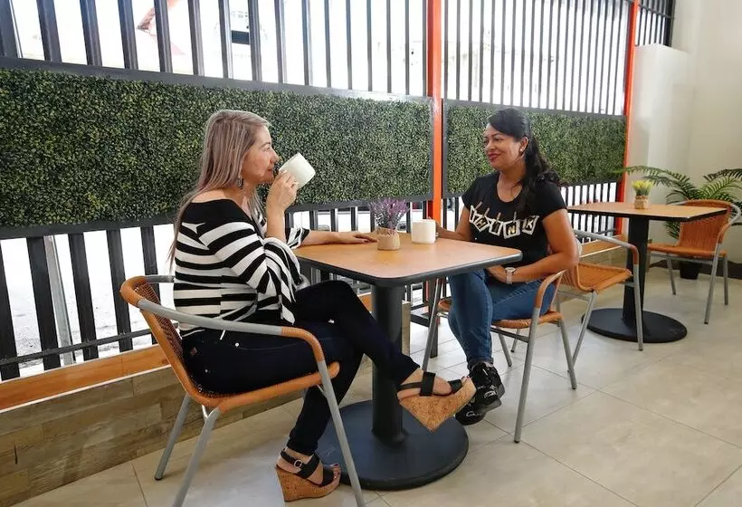 هتل Milán Costa Rica