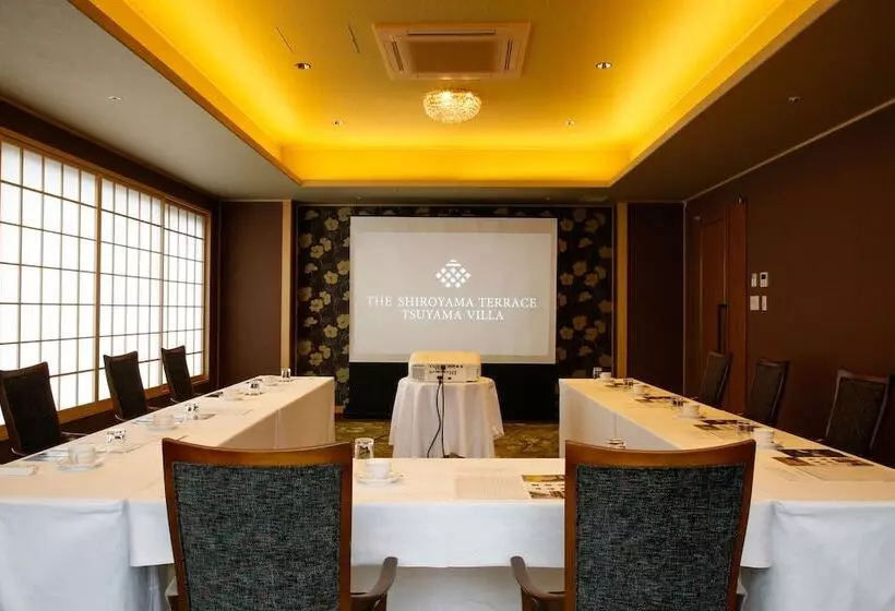 Hotelli The Shiroyama Terrace Tsuyama Villa