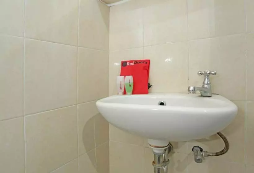 ペンション Reddoorz @ Soekarno Hatta 2