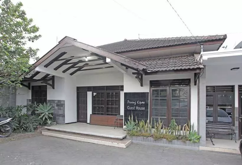 ペンション Reddoorz @ Soekarno Hatta 2