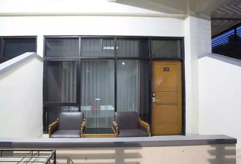 ホテル Reddoorz @ Surapati