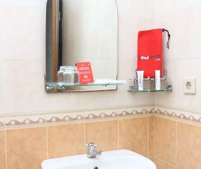 ホテル Reddoorz @ Surapati