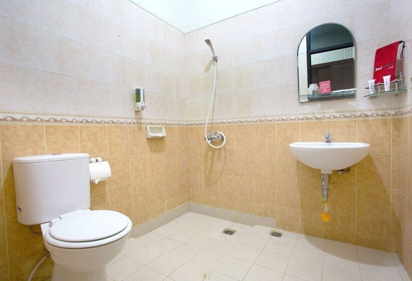 בית מלון כפרי Reddoorz @ Surapati