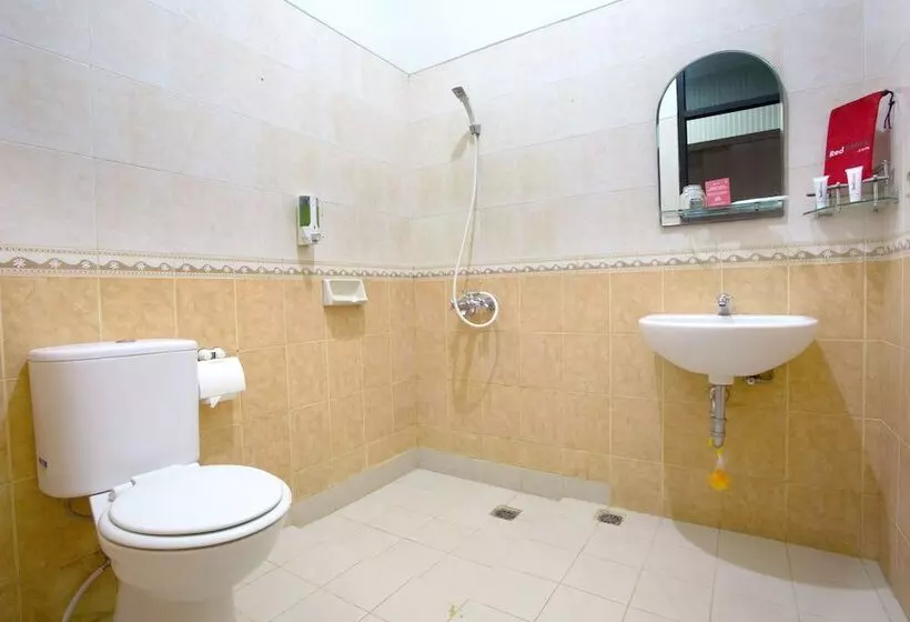 ホテル Reddoorz @ Surapati