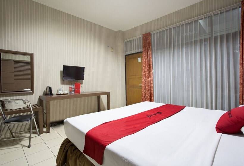 בית מלון כפרי Reddoorz @ Surapati