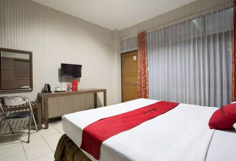 ホテル Reddoorz @ Surapati