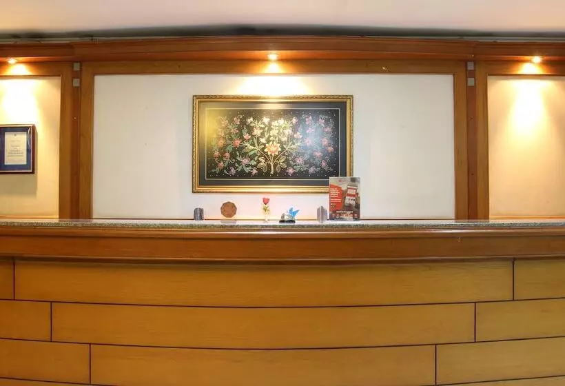 ホテル Reddoorz @ Surapati