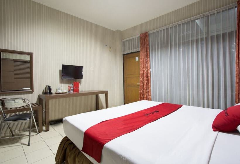 בית מלון כפרי Reddoorz @ Surapati