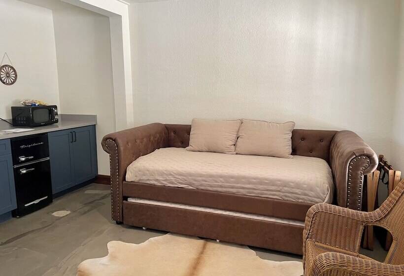 فندق على الطريق Blanco County Inn & Guesthouses