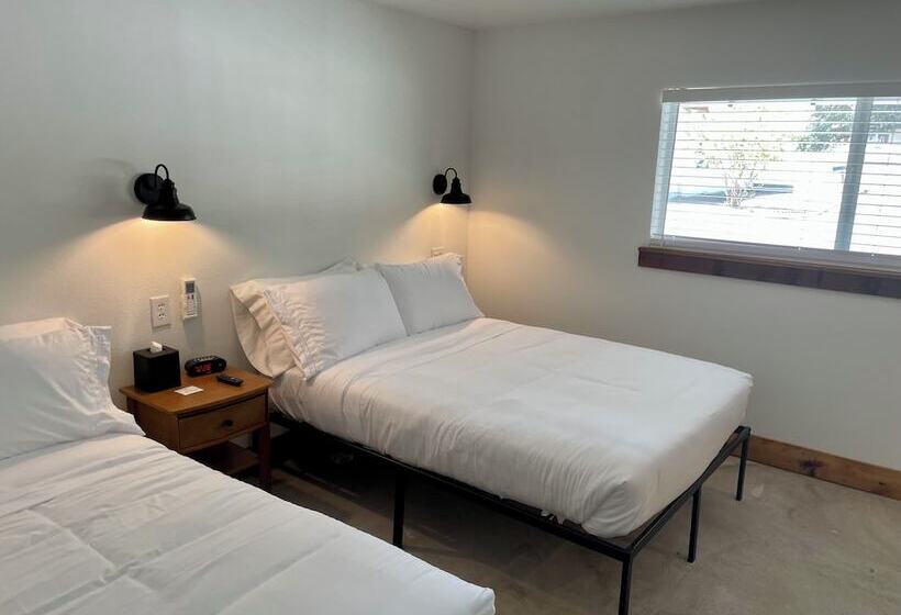 فندق على الطريق Blanco County Inn & Guesthouses