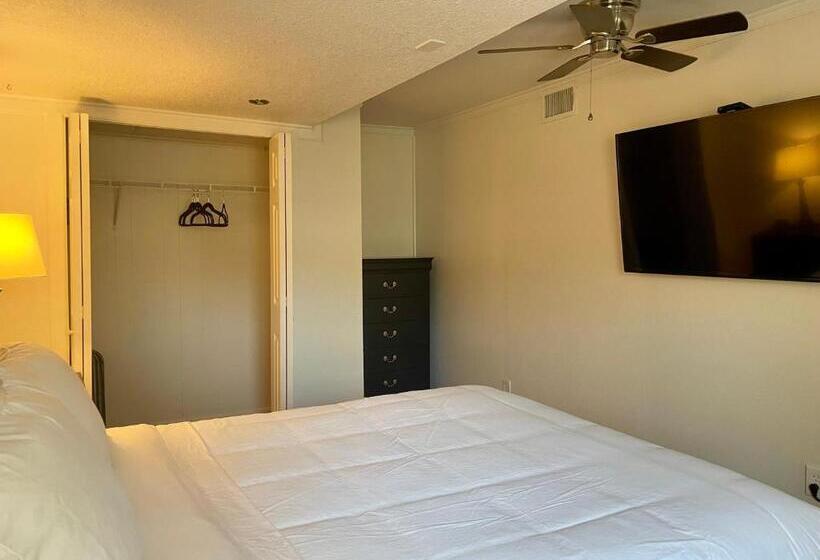 فندق على الطريق Blanco County Inn & Guesthouses