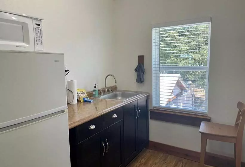 Motelli Blanco County Inn & Guesthouses