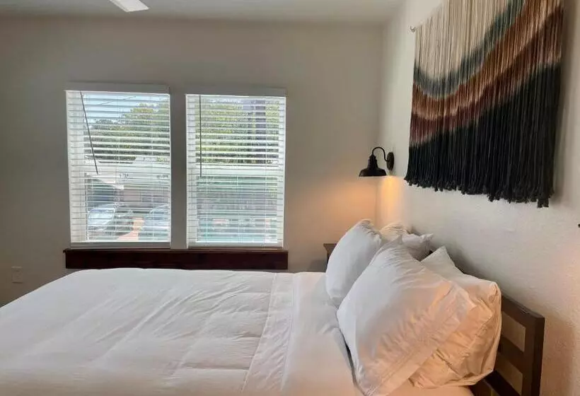 Motelli Blanco County Inn & Guesthouses