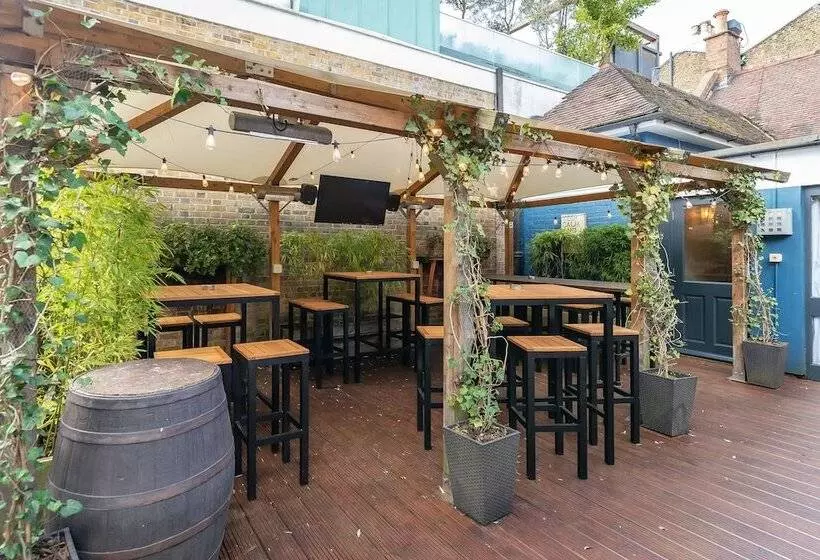 ユースホステル The Bridge Pub & Rooms