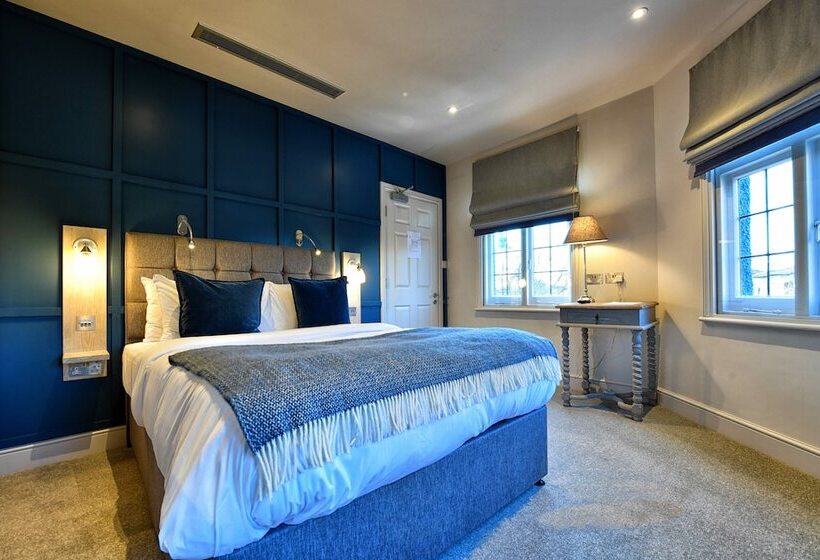 Hostel The Bridge Pub & Rooms