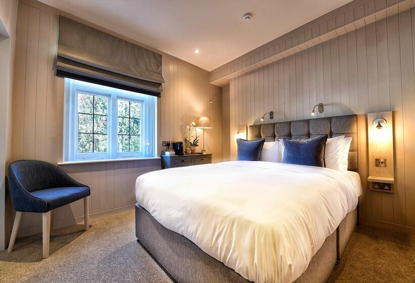 Hostel The Bridge Pub & Rooms