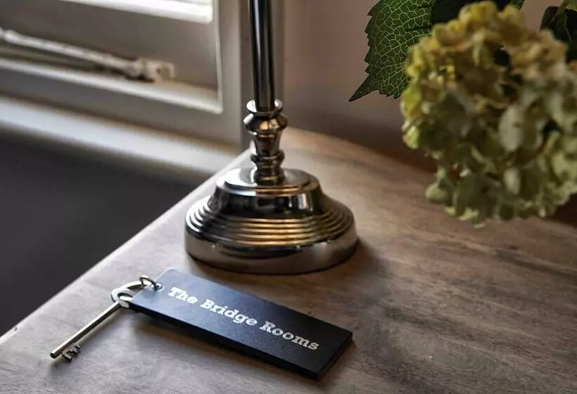 ユースホステル The Bridge Pub & Rooms
